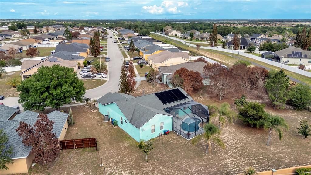 Activo con contrato: $319,000 (4 camas, 2 baños, 1823 Pies cuadrados)