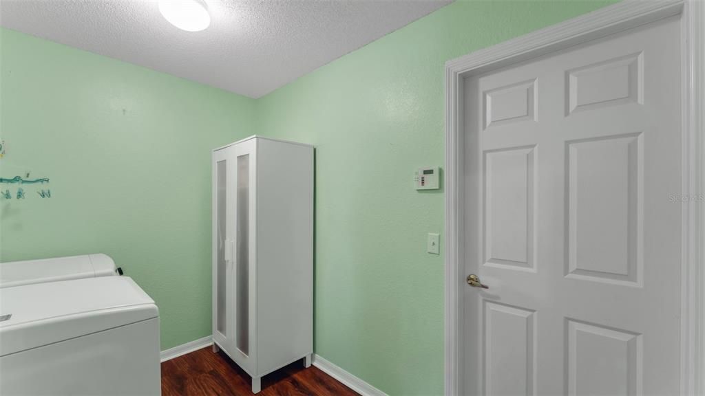 Activo con contrato: $319,000 (4 camas, 2 baños, 1823 Pies cuadrados)