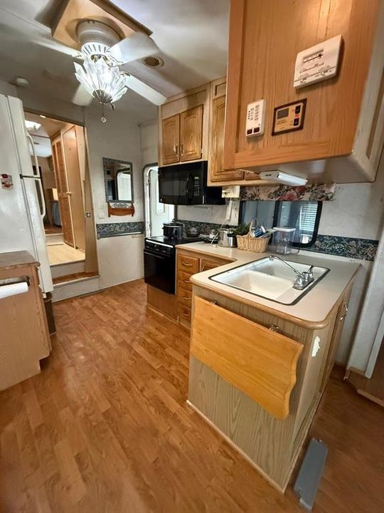 На продажу: $46,000 (1 спален, 1 ванн, 613 Квадратных фут)