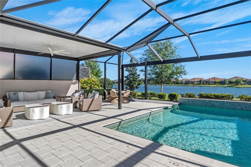合同活跃: $950,000 (4 贝兹, 3 浴室, 2231 平方英尺)
