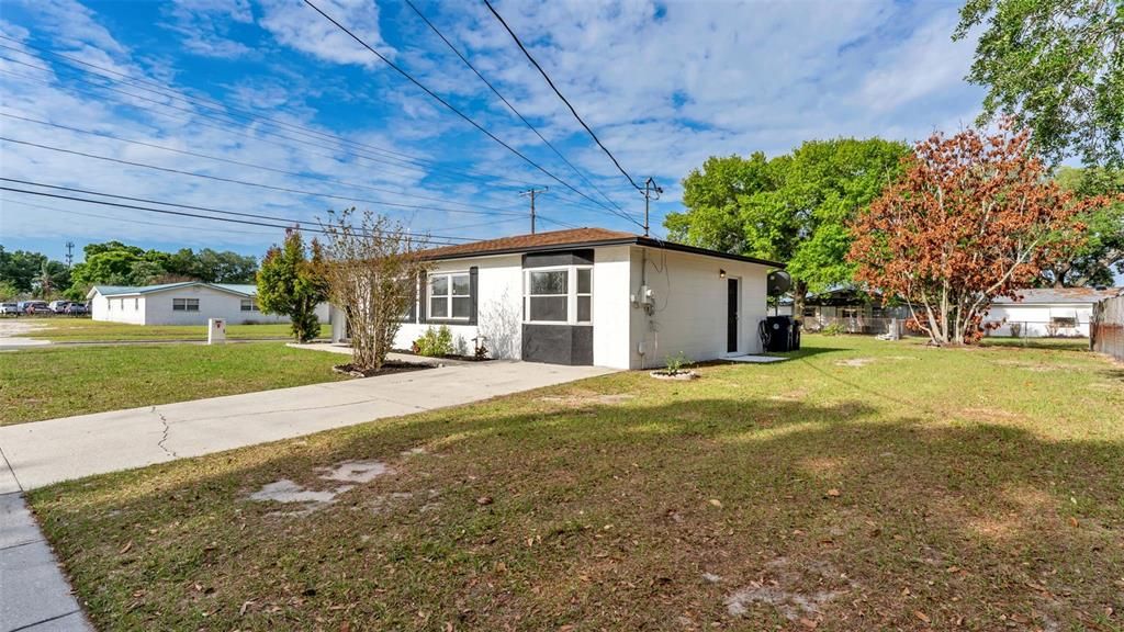Activo con contrato: $249,900 (3 camas, 2 baños, 1376 Pies cuadrados)