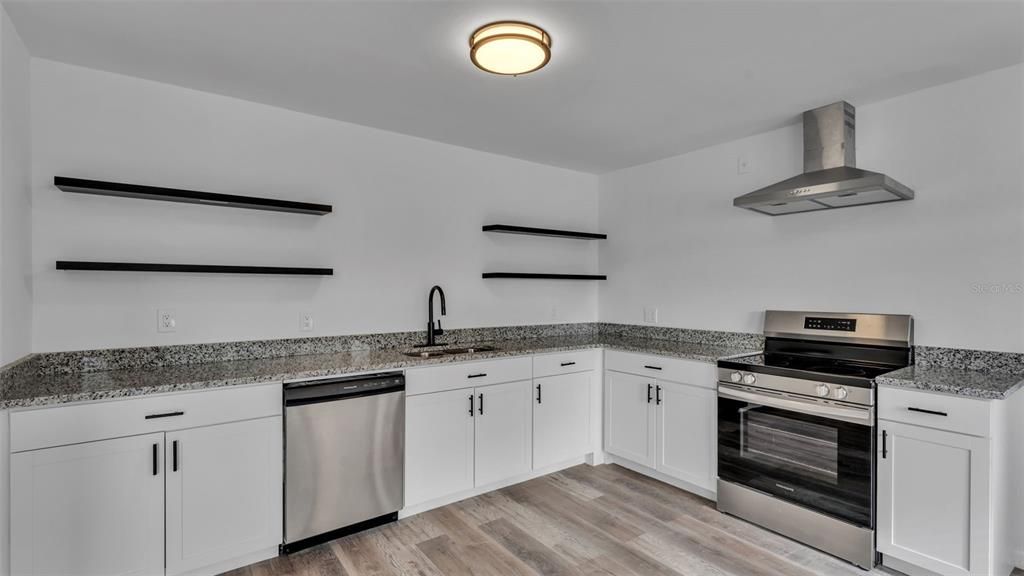 Activo con contrato: $249,900 (3 camas, 2 baños, 1376 Pies cuadrados)