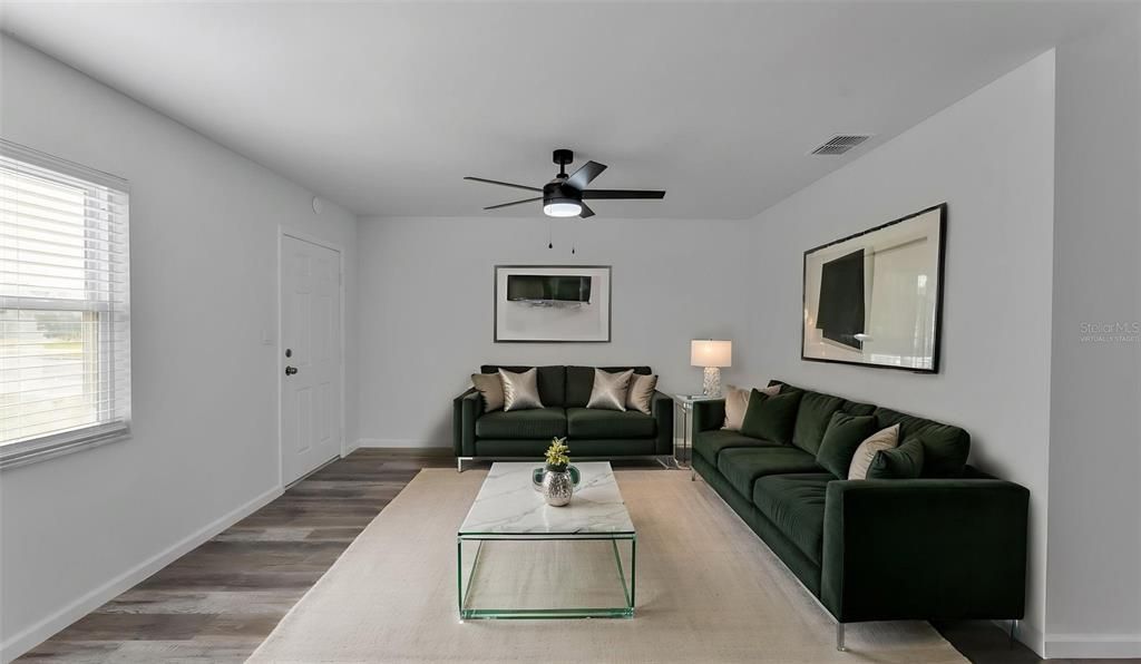 Activo con contrato: $249,900 (3 camas, 2 baños, 1376 Pies cuadrados)