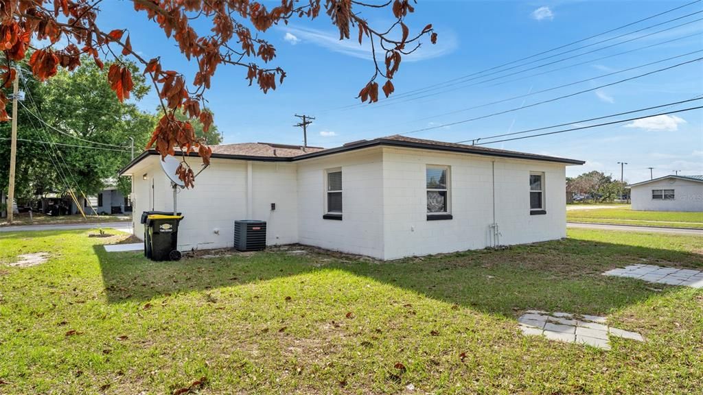 Activo con contrato: $249,900 (3 camas, 2 baños, 1376 Pies cuadrados)