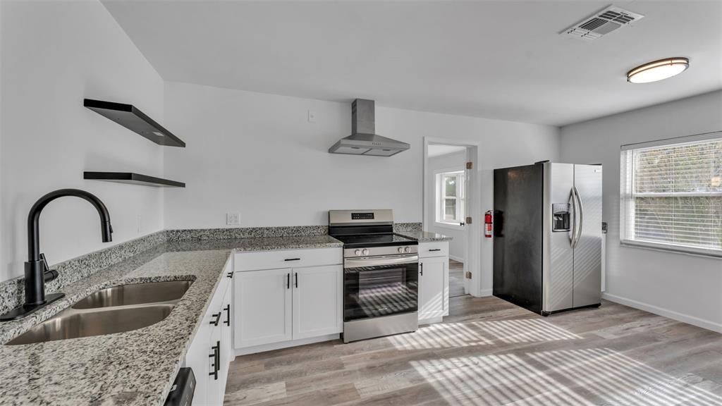 Activo con contrato: $249,900 (3 camas, 2 baños, 1376 Pies cuadrados)