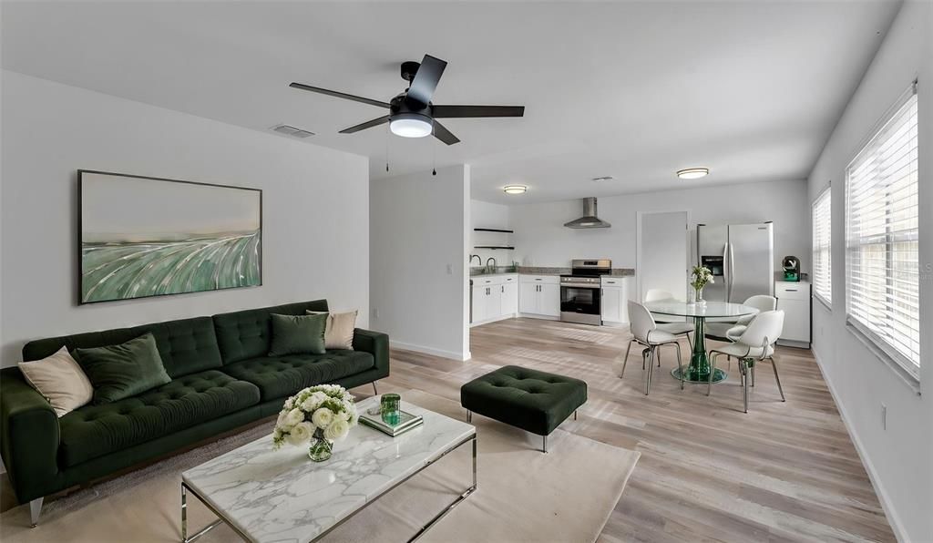 Activo con contrato: $249,900 (3 camas, 2 baños, 1376 Pies cuadrados)