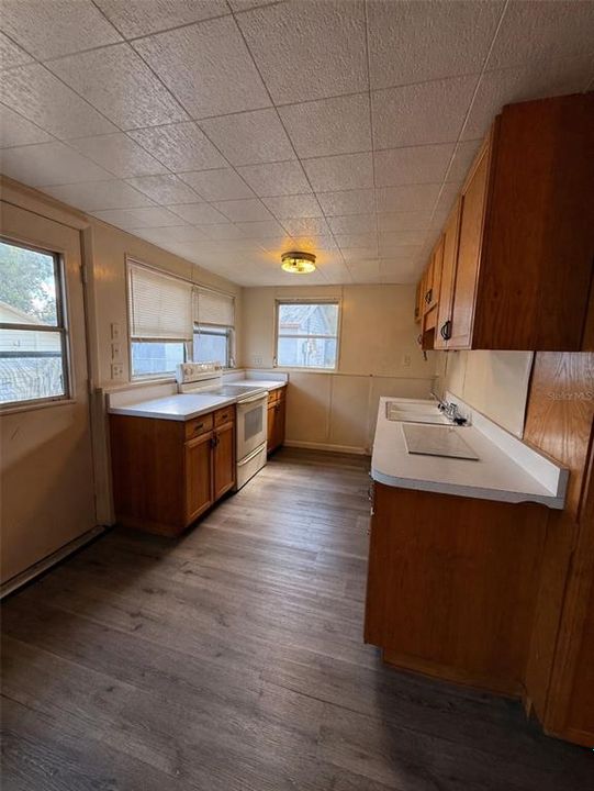 For Sale: $175,000 (2 beds, 1 baths, 1140 Square Feet)