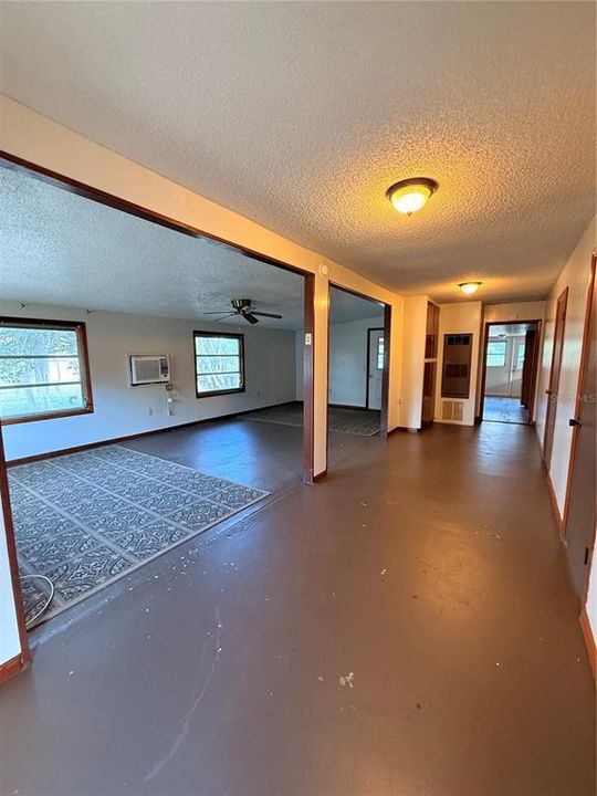 For Sale: $175,000 (2 beds, 1 baths, 1140 Square Feet)