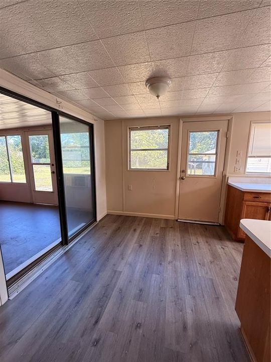 For Sale: $175,000 (2 beds, 1 baths, 1140 Square Feet)