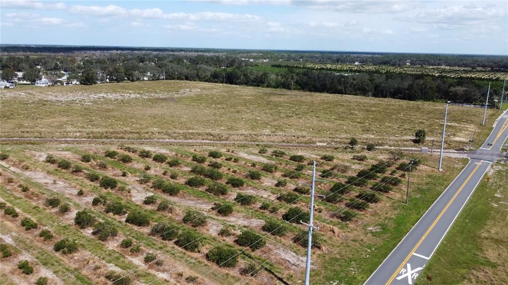 На продажу: $858,000 (35.58 acres)