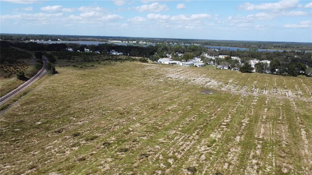 На продажу: $858,000 (35.58 acres)