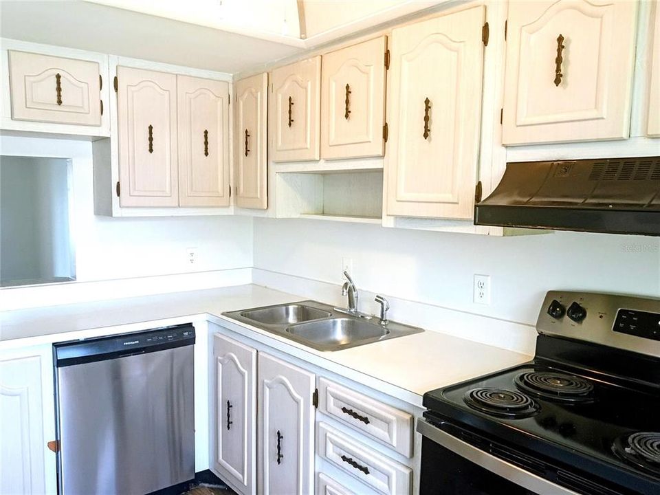 For Rent: $1,425 (2 beds, 2 baths, 1030 Square Feet)