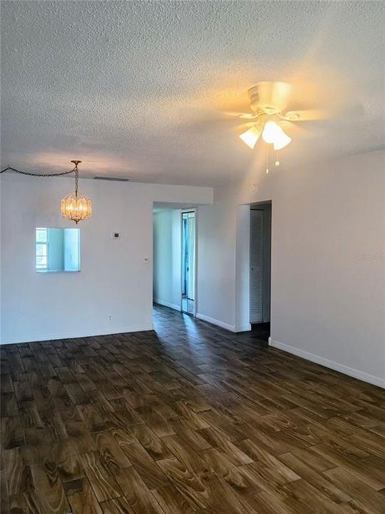 For Rent: $1,425 (2 beds, 2 baths, 1030 Square Feet)