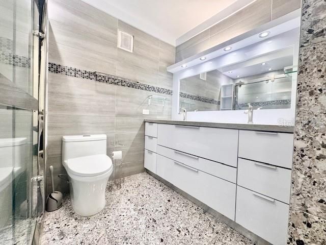 На продажу: $375,000 (4 спален, 2 ванн, 2100 Квадратных фут)