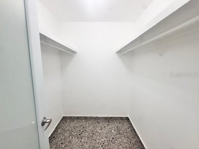 На продажу: $375,000 (4 спален, 2 ванн, 2100 Квадратных фут)