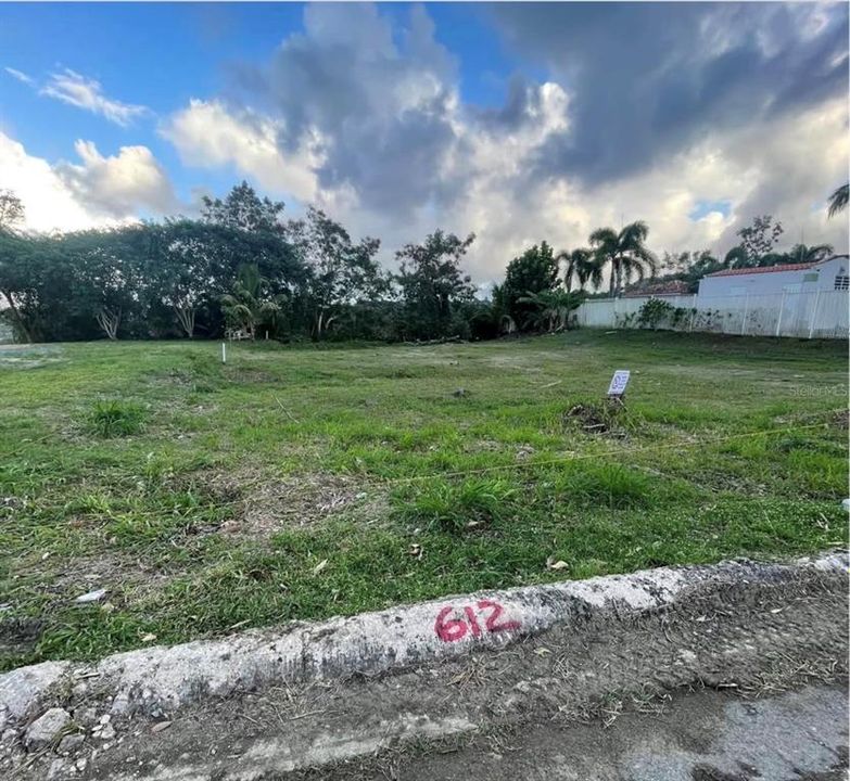 待售: $200,000 (0.30 acres)