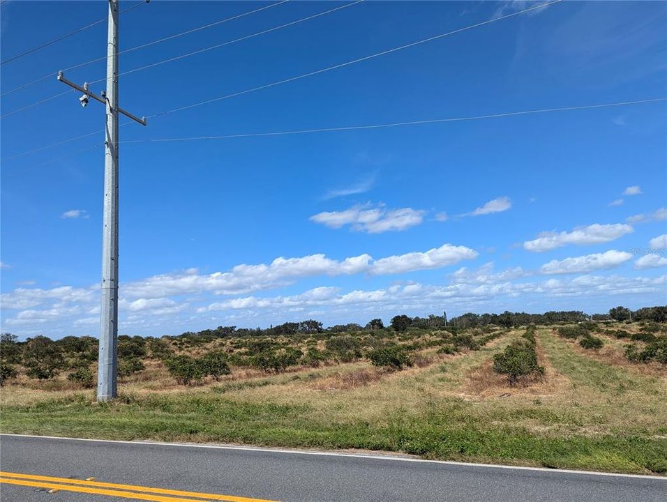На продажу: $869,000 (36.70 acres)