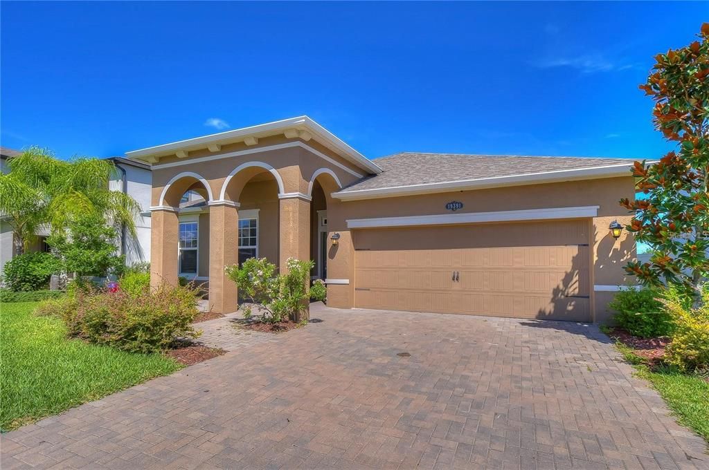 For Rent: $3,100 (4 beds, 2 baths, 2046 Square Feet)