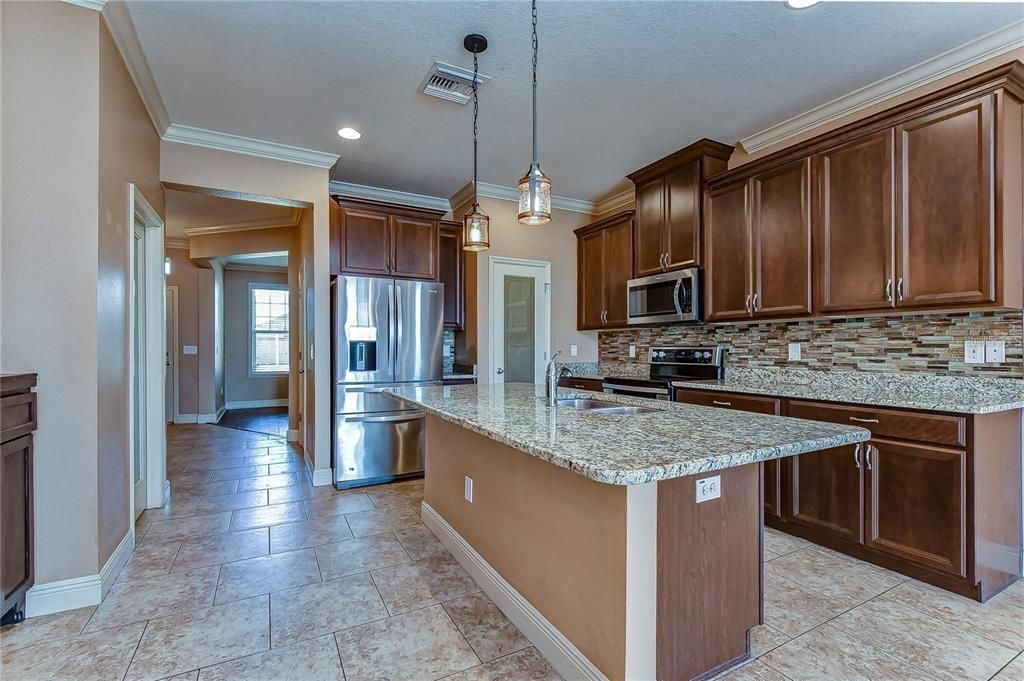 For Rent: $3,100 (4 beds, 2 baths, 2046 Square Feet)