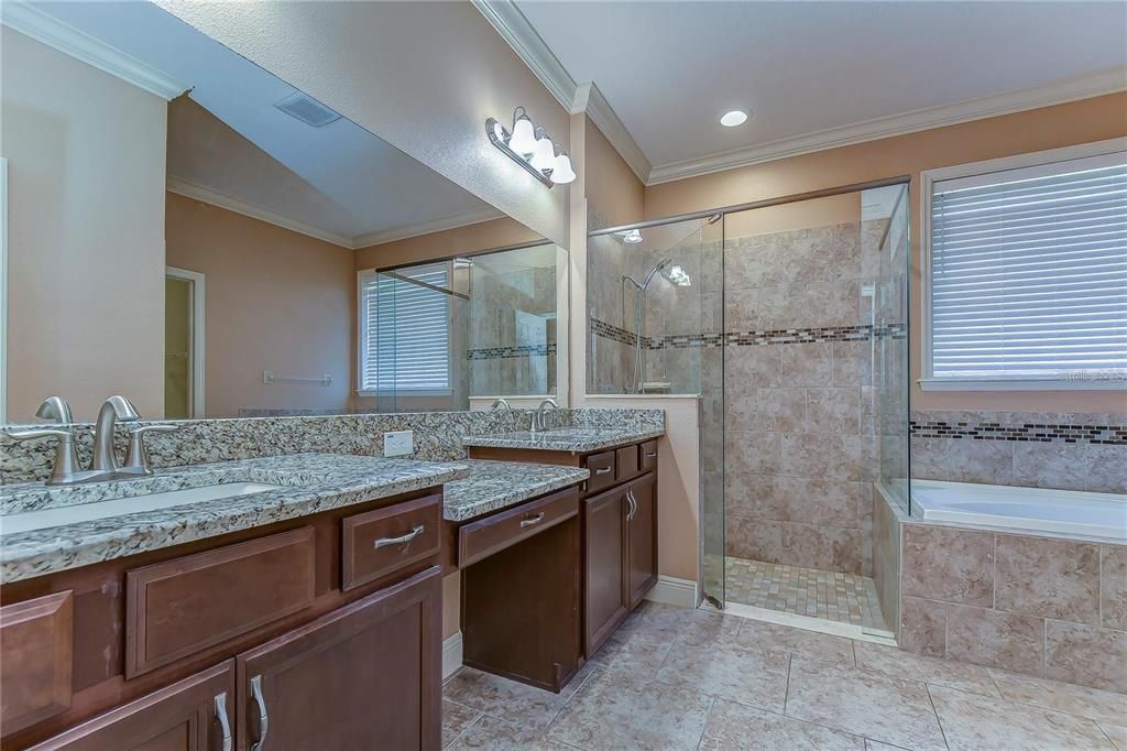 For Rent: $3,100 (4 beds, 2 baths, 2046 Square Feet)