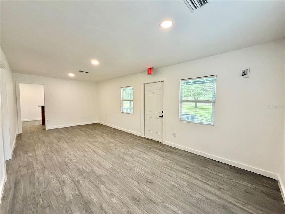 For Sale: $199,900 (0 beds, 1 baths, 828 Square Feet)