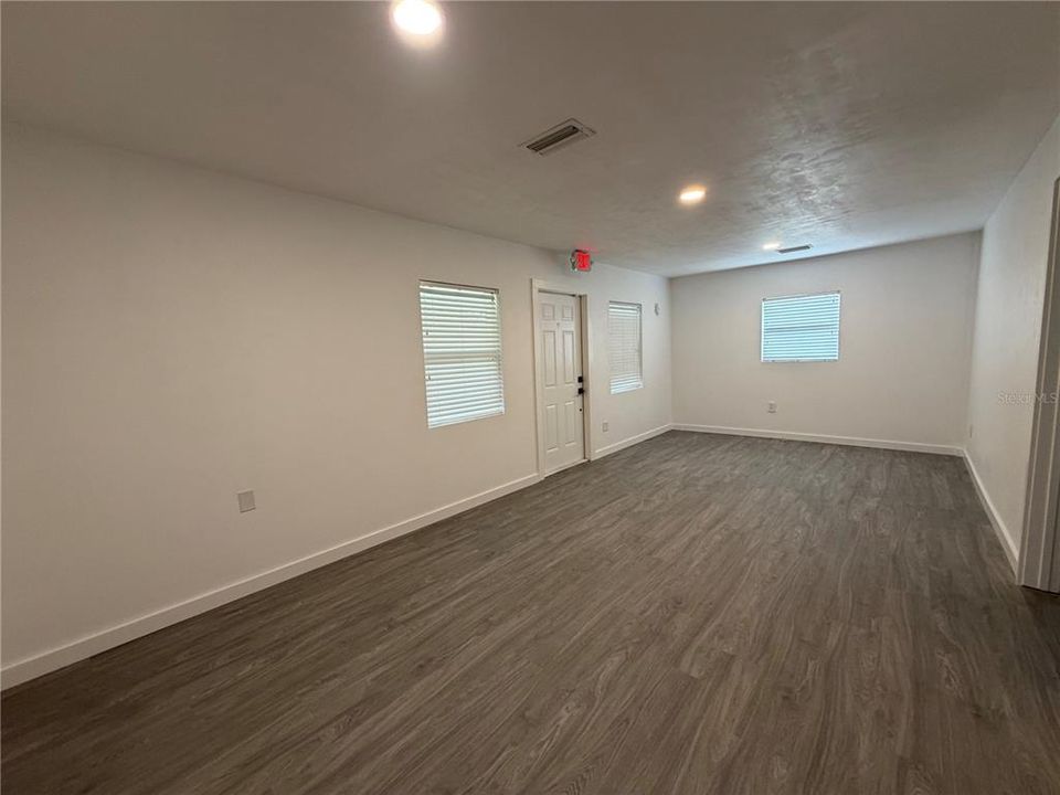 For Sale: $199,900 (0 beds, 1 baths, 828 Square Feet)