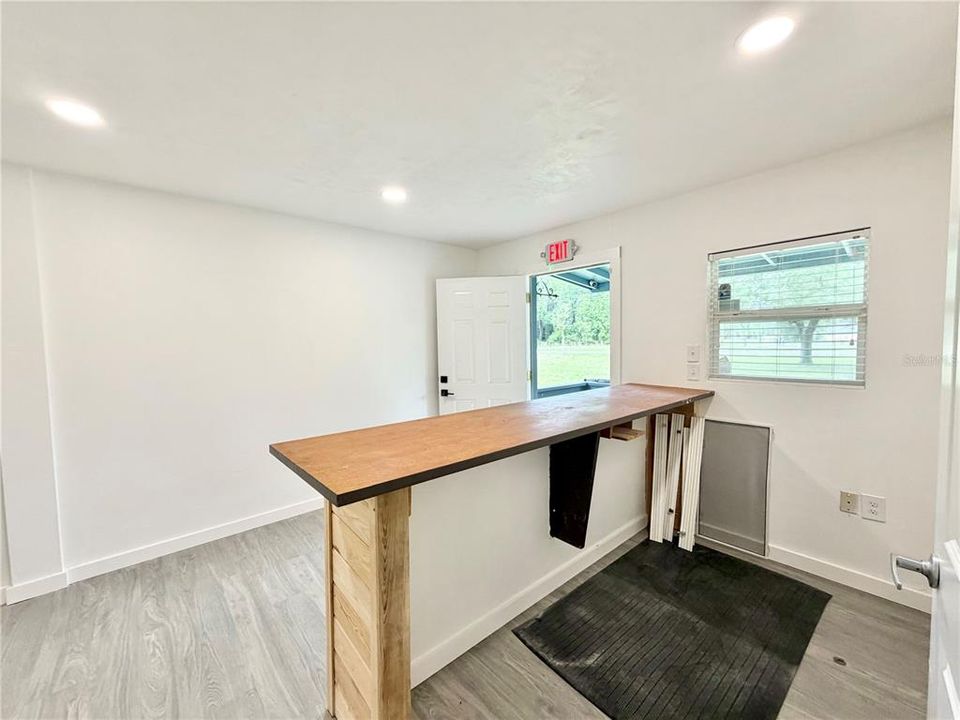 For Sale: $199,900 (0 beds, 1 baths, 828 Square Feet)