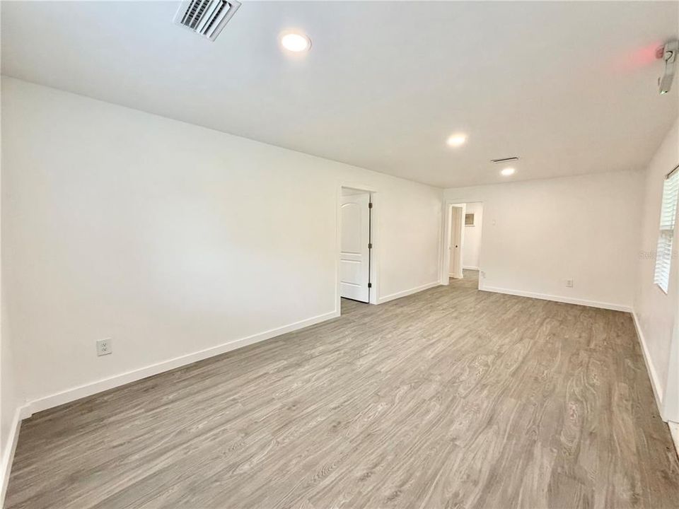 For Sale: $199,900 (0 beds, 1 baths, 828 Square Feet)