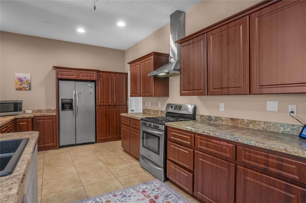 En Venta: $373,000 (4 camas, 3 baños, 2264 Pies cuadrados)