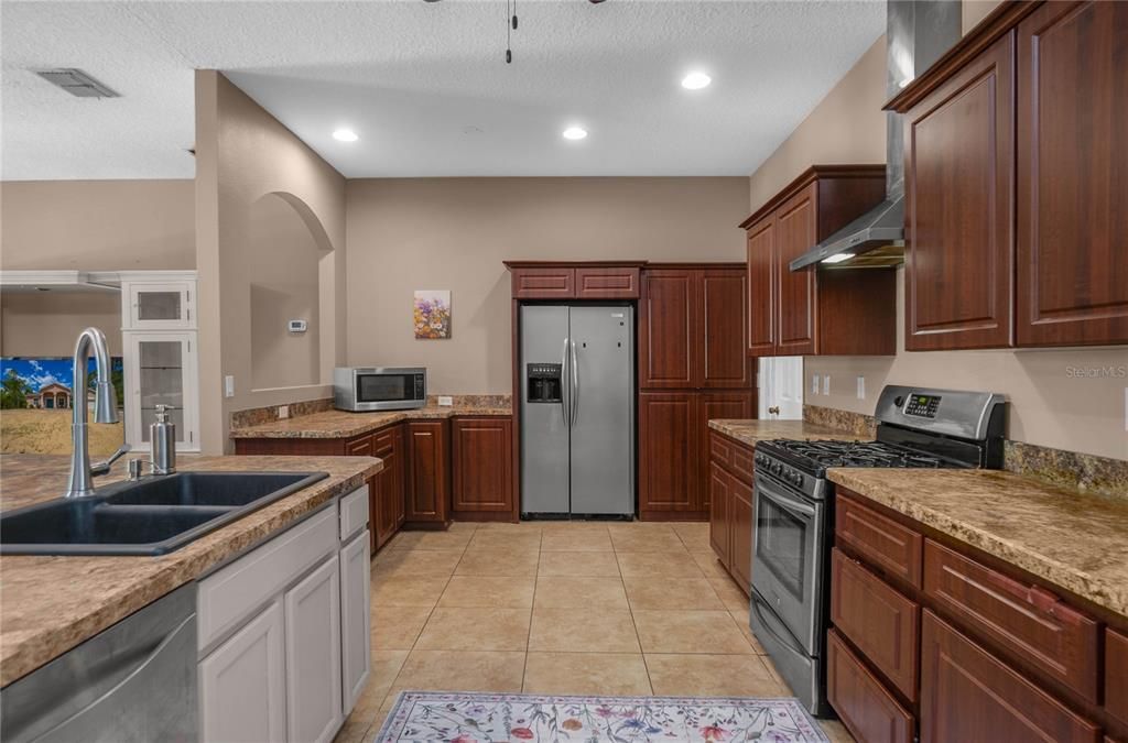 En Venta: $373,000 (4 camas, 3 baños, 2264 Pies cuadrados)