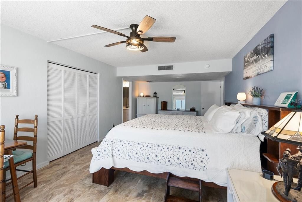 For Sale: $460,000 (2 beds, 2 baths, 1331 Square Feet)