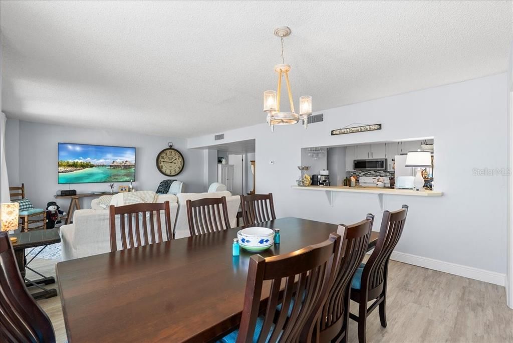 For Sale: $460,000 (2 beds, 2 baths, 1331 Square Feet)