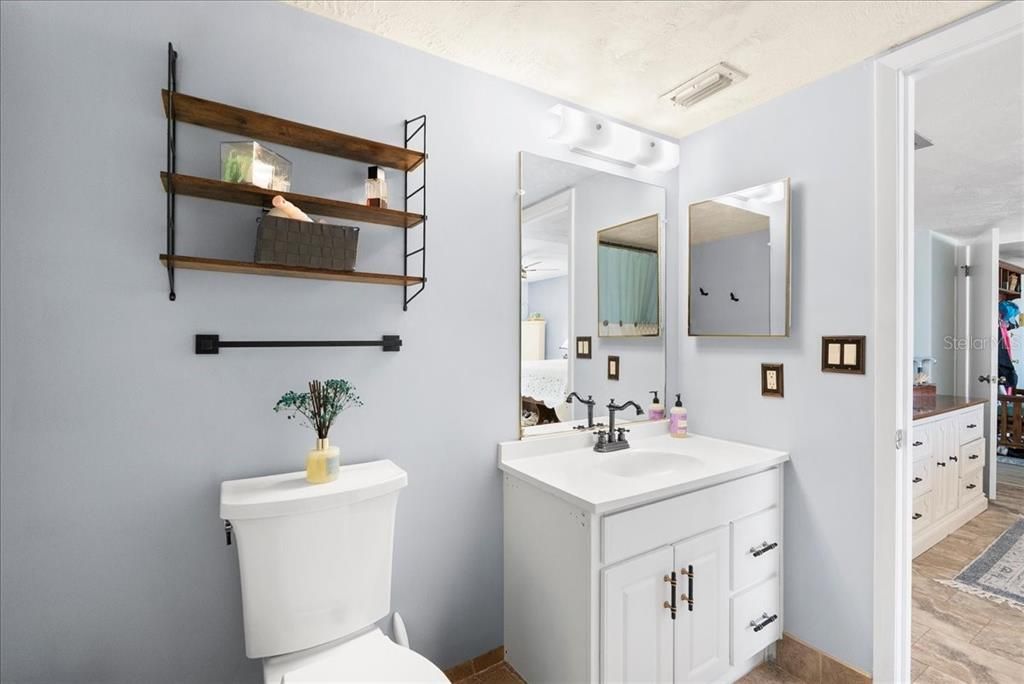 For Sale: $460,000 (2 beds, 2 baths, 1331 Square Feet)