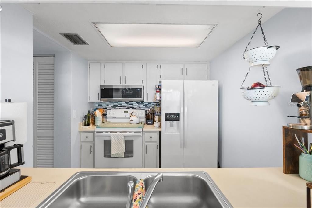 For Sale: $460,000 (2 beds, 2 baths, 1331 Square Feet)