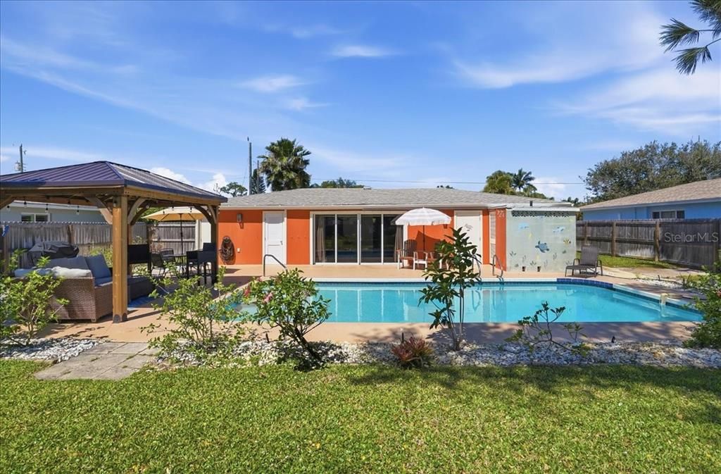 For Sale: $980,000 (4 beds, 3 baths, 1766 Square Feet)