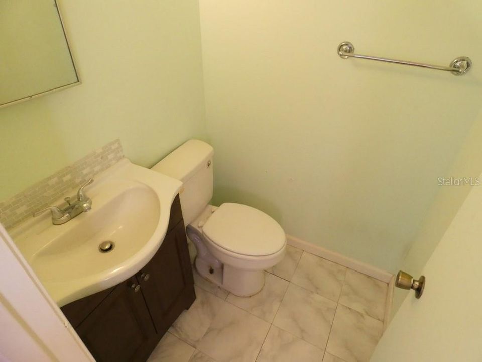 Active With Contract: $205,000 (3 beds, 1 baths, 880 Square Feet)