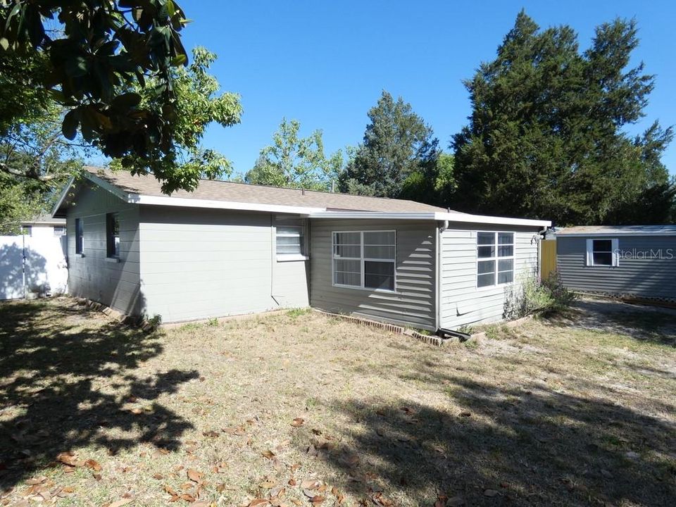 Active With Contract: $205,000 (3 beds, 1 baths, 880 Square Feet)