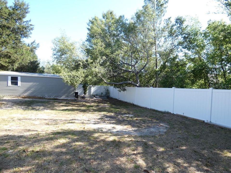 Active With Contract: $205,000 (3 beds, 1 baths, 880 Square Feet)