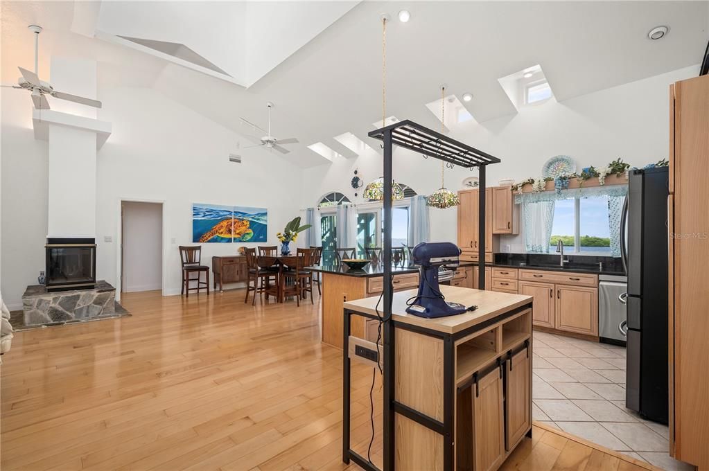 For Sale: $1,225,000 (3 beds, 2 baths, 1690 Square Feet)