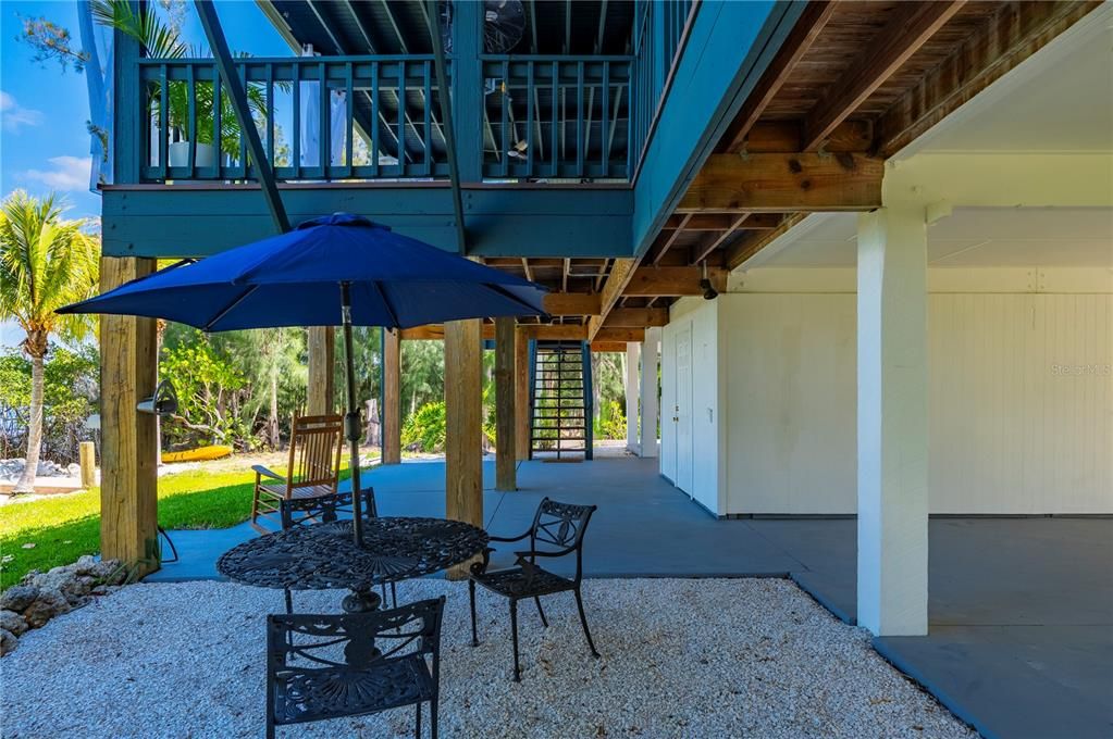 For Sale: $1,225,000 (3 beds, 2 baths, 1690 Square Feet)
