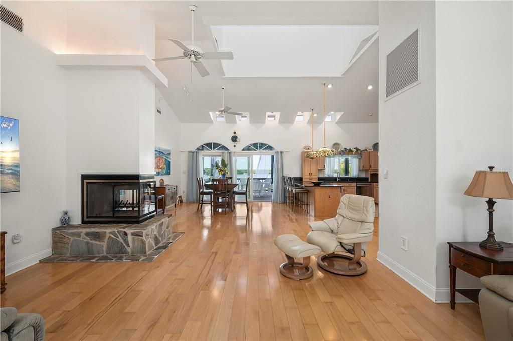 For Sale: $1,225,000 (3 beds, 2 baths, 1690 Square Feet)