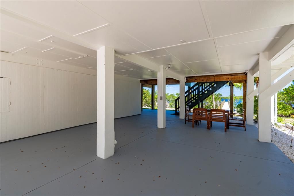 For Sale: $1,225,000 (3 beds, 2 baths, 1690 Square Feet)
