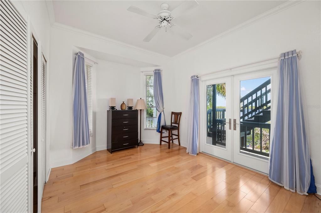For Sale: $1,225,000 (3 beds, 2 baths, 1690 Square Feet)