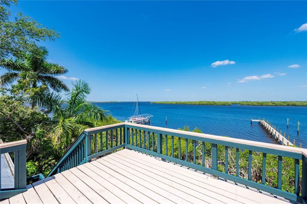 For Sale: $1,225,000 (3 beds, 2 baths, 1690 Square Feet)