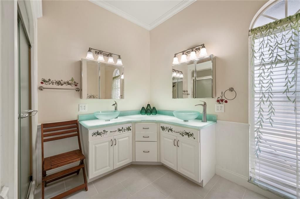 For Sale: $1,225,000 (3 beds, 2 baths, 1690 Square Feet)