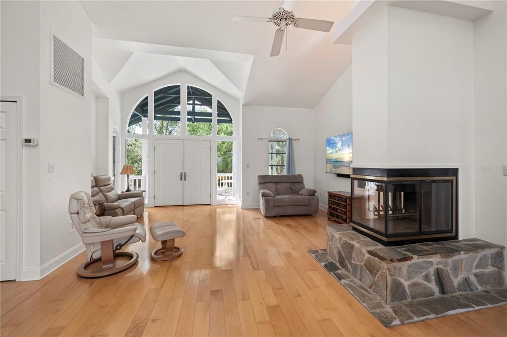 For Sale: $1,225,000 (3 beds, 2 baths, 1690 Square Feet)