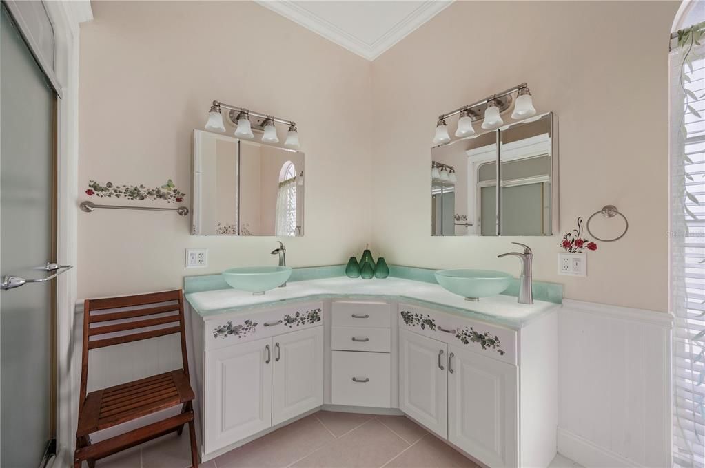 For Sale: $1,225,000 (3 beds, 2 baths, 1690 Square Feet)