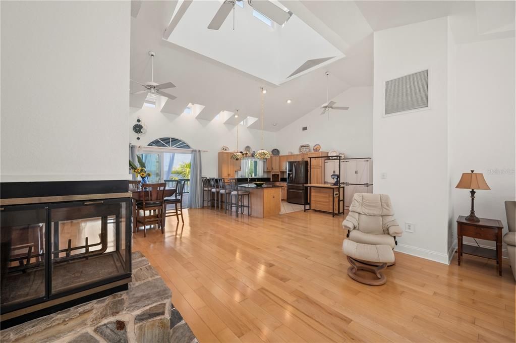 For Sale: $1,225,000 (3 beds, 2 baths, 1690 Square Feet)