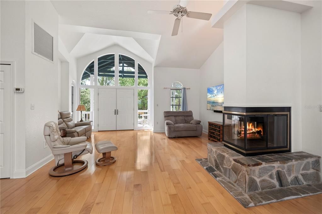 For Sale: $1,225,000 (3 beds, 2 baths, 1690 Square Feet)