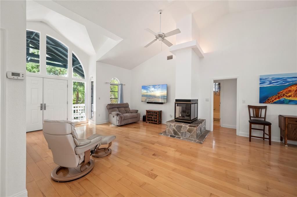 For Sale: $1,225,000 (3 beds, 2 baths, 1690 Square Feet)